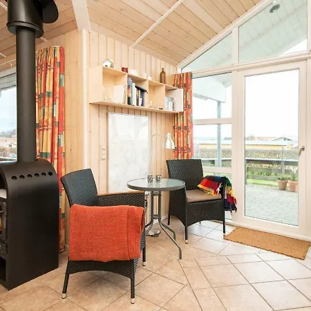 Holiday home Four-bedroom Holiday In Sjolund 1 *